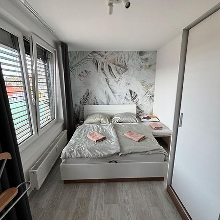 Premiere Apartment Bratislava - Private Parking Екстер'єр фото